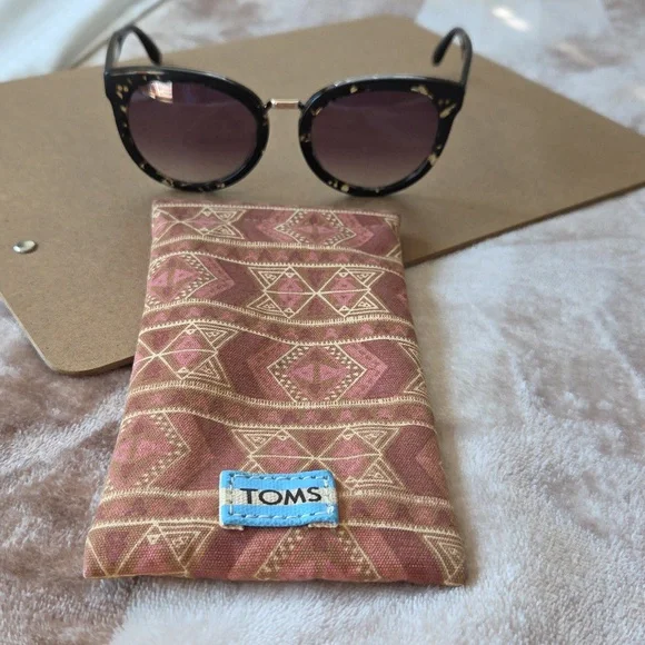 TOMS Yvette Sunglasses - Picture 7 of 10